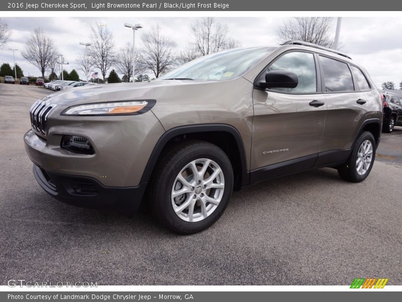 Front 3/4 View of 2016 Cherokee Sport