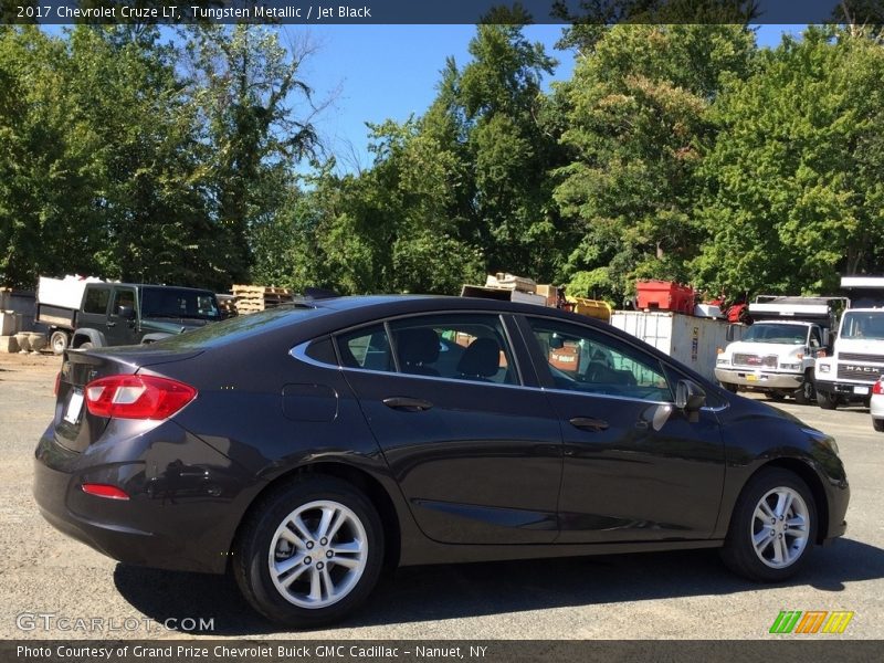 Tungsten Metallic / Jet Black 2017 Chevrolet Cruze LT