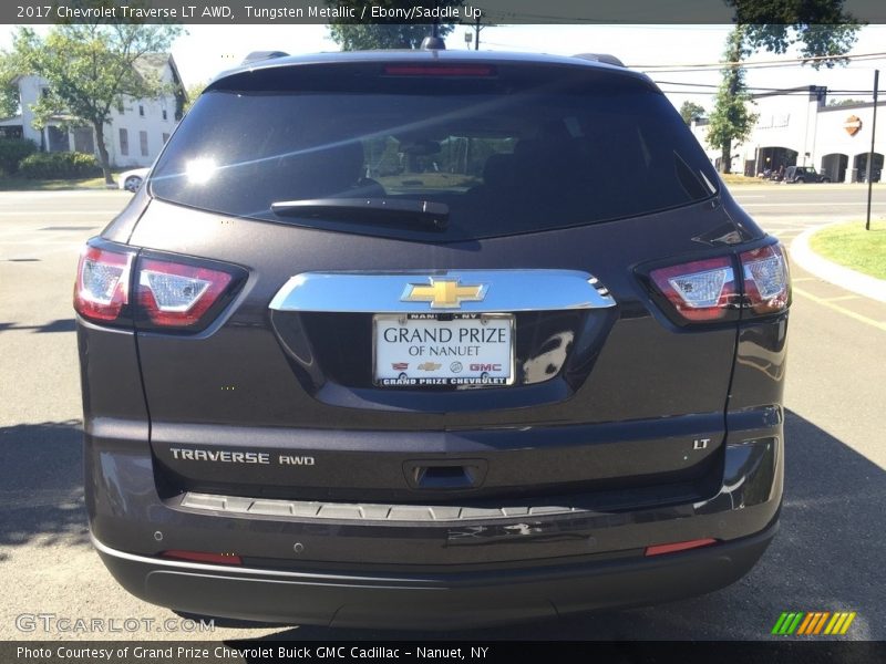 Tungsten Metallic / Ebony/Saddle Up 2017 Chevrolet Traverse LT AWD