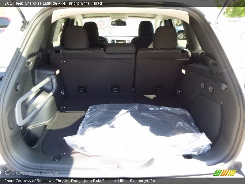 Bright White / Black 2017 Jeep Cherokee Latitude 4x4