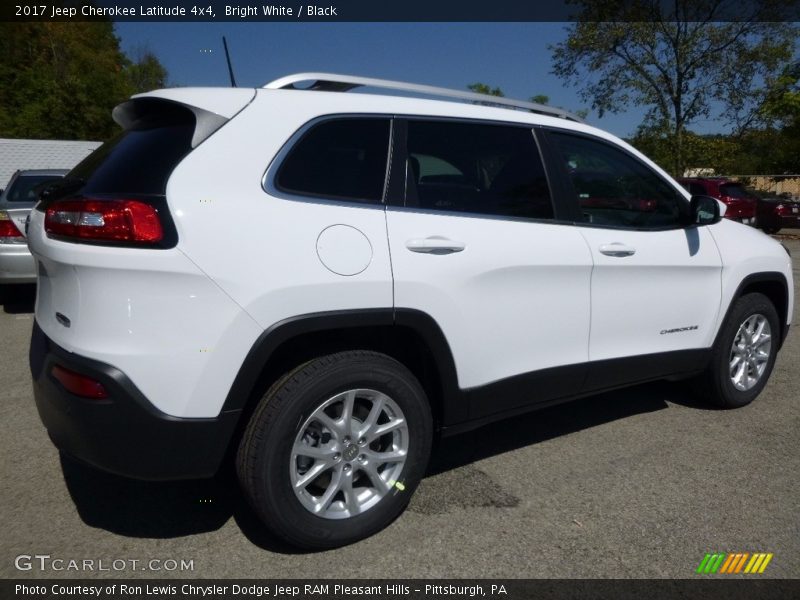 Bright White / Black 2017 Jeep Cherokee Latitude 4x4