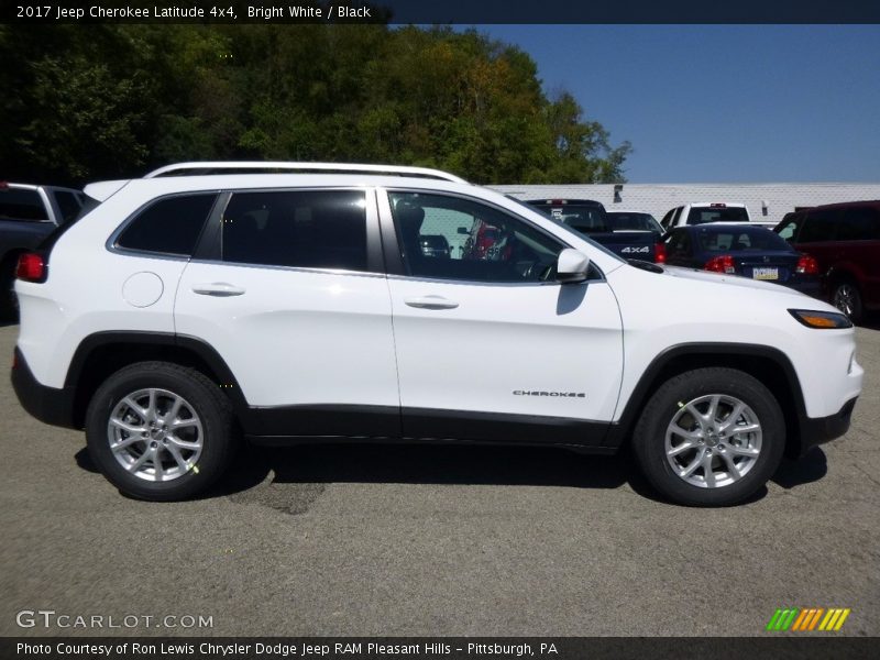 Bright White / Black 2017 Jeep Cherokee Latitude 4x4