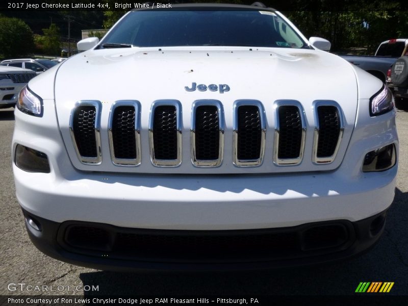 Bright White / Black 2017 Jeep Cherokee Latitude 4x4