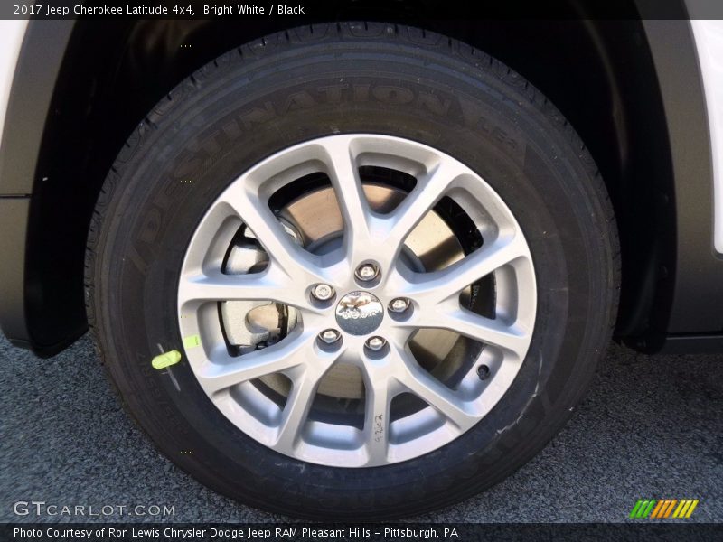 Bright White / Black 2017 Jeep Cherokee Latitude 4x4