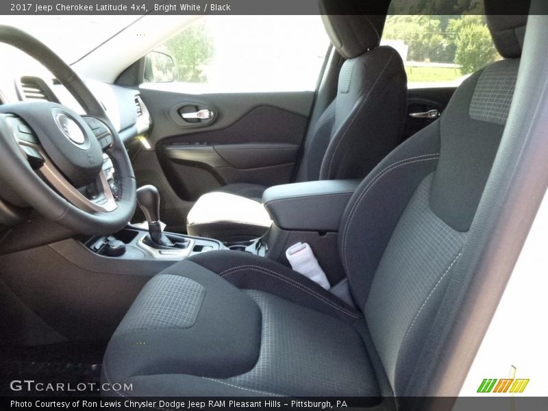 Bright White / Black 2017 Jeep Cherokee Latitude 4x4