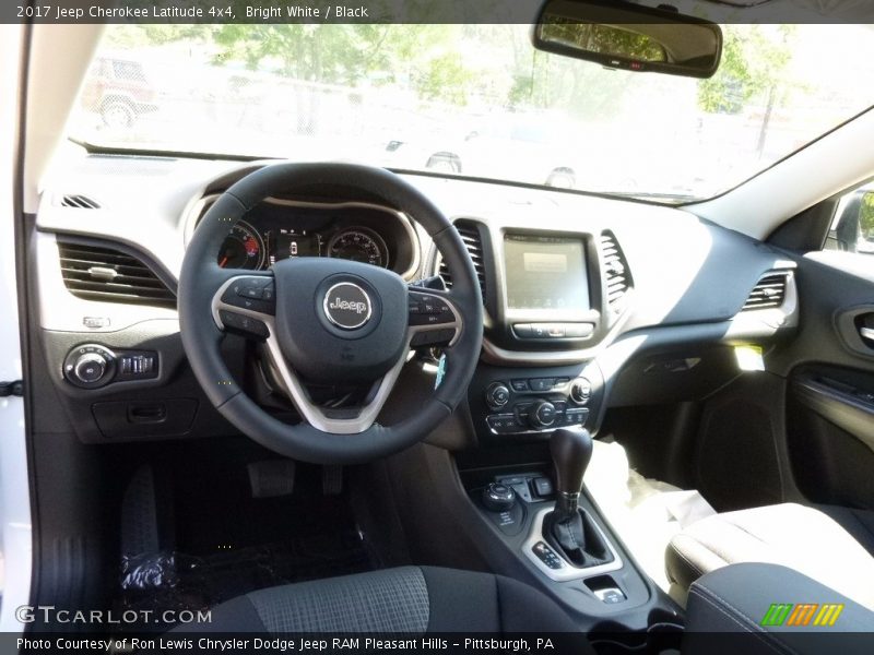 Bright White / Black 2017 Jeep Cherokee Latitude 4x4