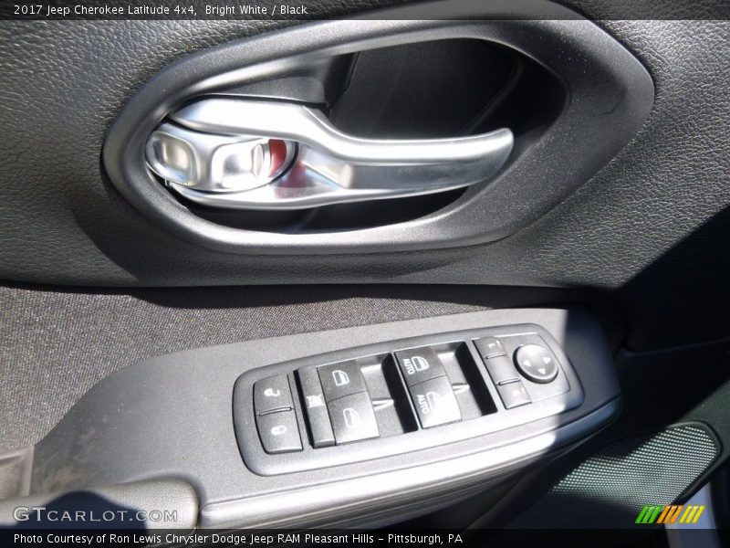 Bright White / Black 2017 Jeep Cherokee Latitude 4x4