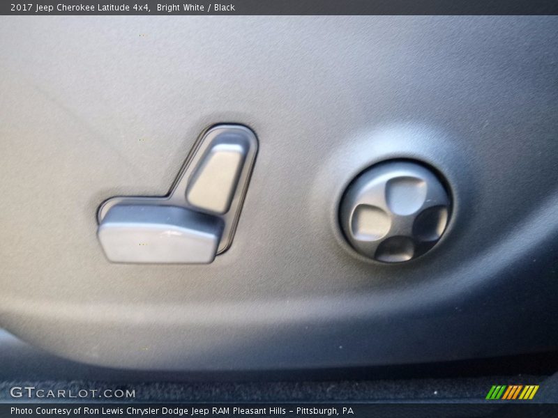Bright White / Black 2017 Jeep Cherokee Latitude 4x4