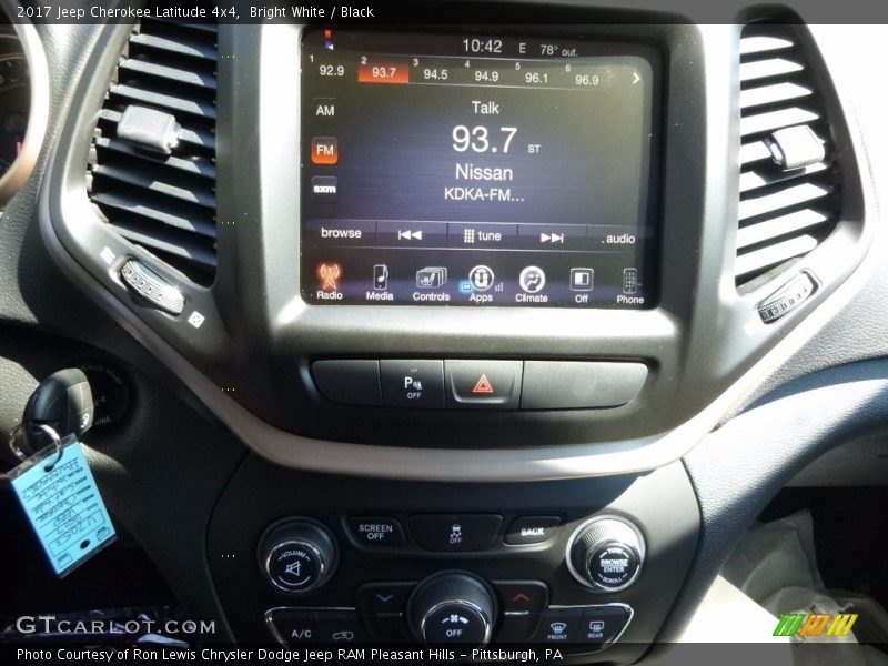 Bright White / Black 2017 Jeep Cherokee Latitude 4x4