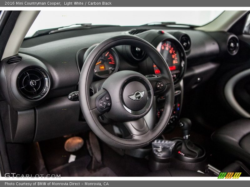 Light White / Carbon Black 2016 Mini Countryman Cooper