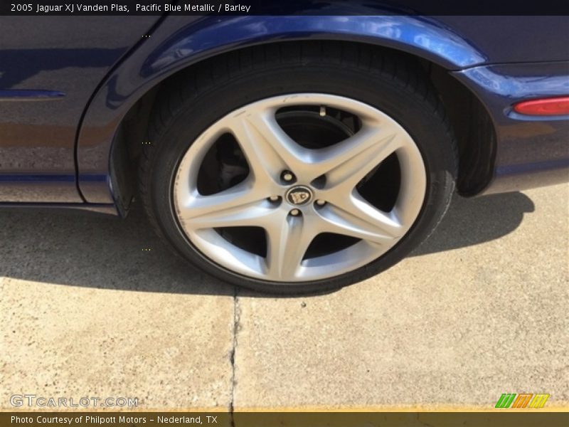 Pacific Blue Metallic / Barley 2005 Jaguar XJ Vanden Plas