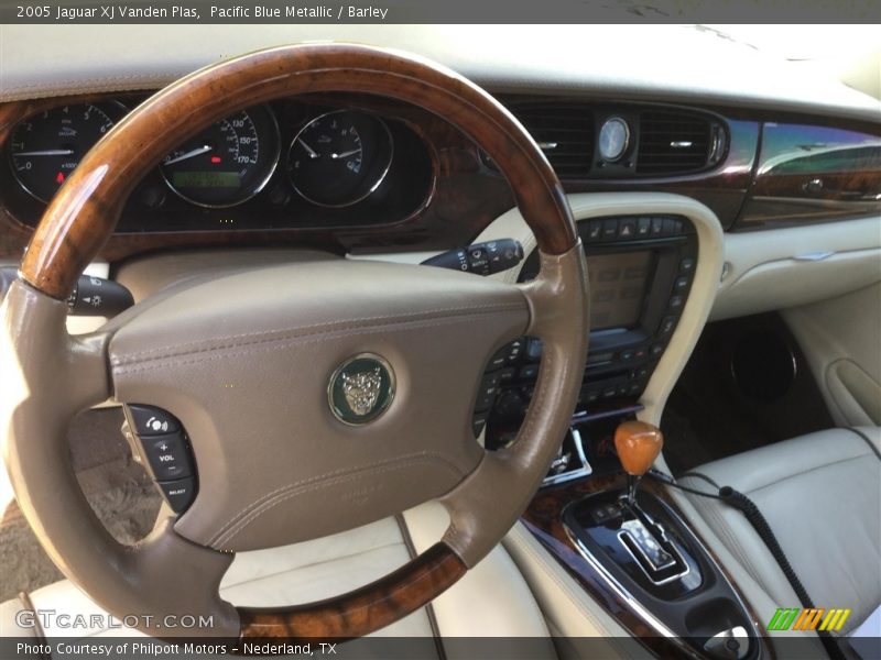 Pacific Blue Metallic / Barley 2005 Jaguar XJ Vanden Plas