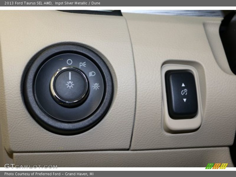 Ingot Silver Metallic / Dune 2013 Ford Taurus SEL AWD