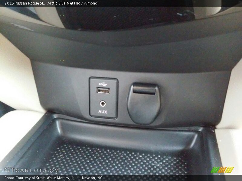 Arctic Blue Metallic / Almond 2015 Nissan Rogue SL