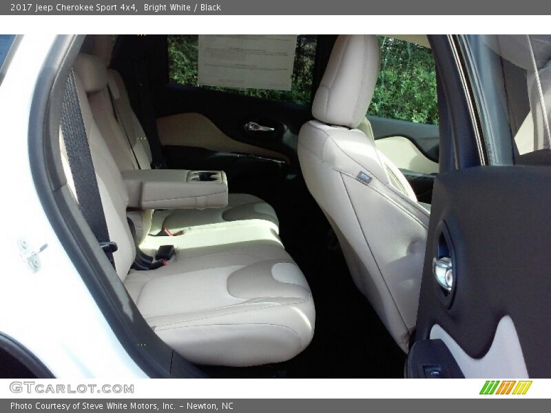 Bright White / Black 2017 Jeep Cherokee Sport 4x4
