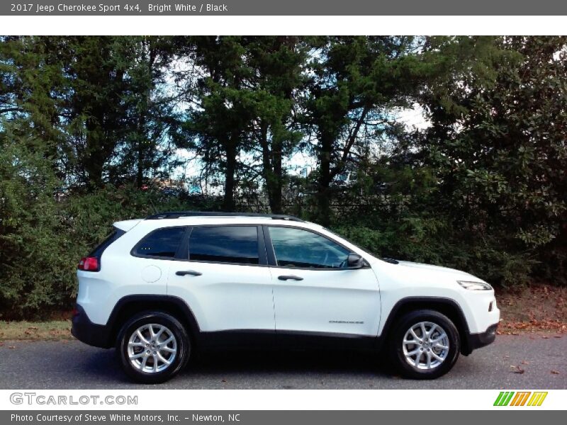 Bright White / Black 2017 Jeep Cherokee Sport 4x4