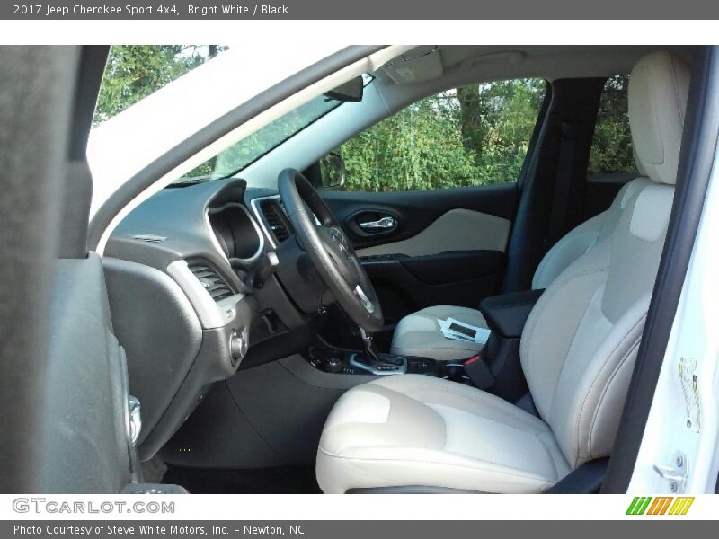 Bright White / Black 2017 Jeep Cherokee Sport 4x4