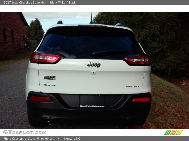 Bright White / Black 2017 Jeep Cherokee Sport 4x4