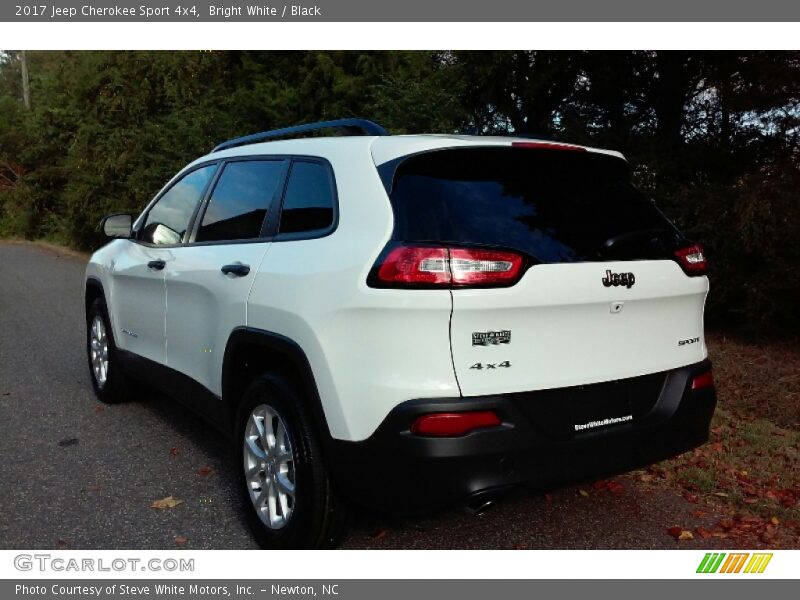 Bright White / Black 2017 Jeep Cherokee Sport 4x4