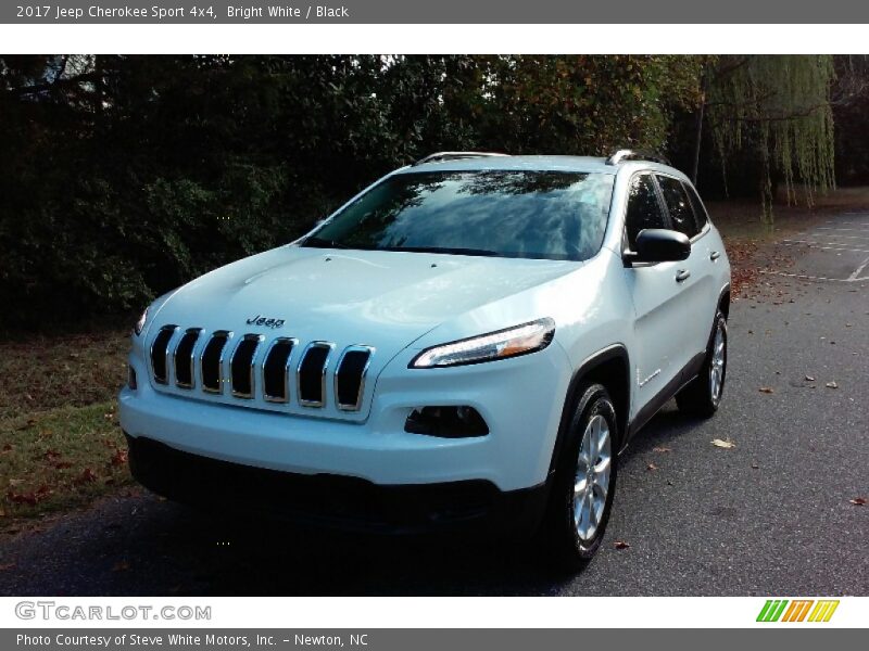 Bright White / Black 2017 Jeep Cherokee Sport 4x4