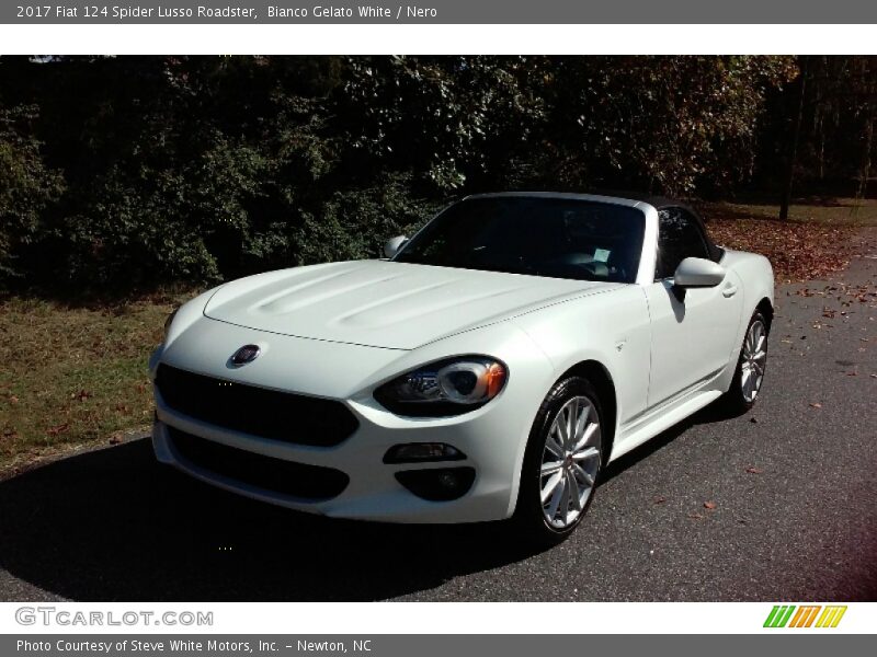 Bianco Gelato White / Nero 2017 Fiat 124 Spider Lusso Roadster