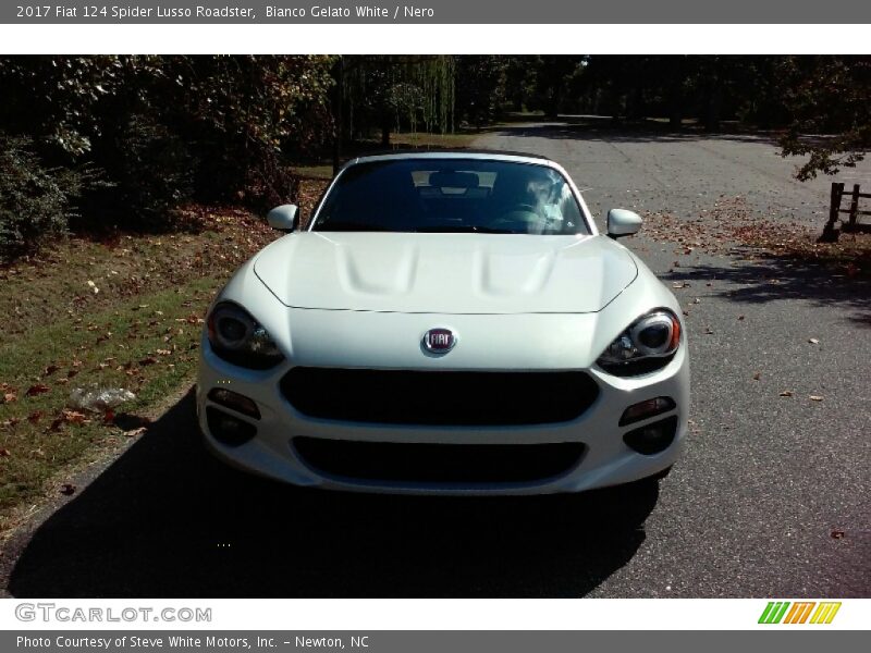 Bianco Gelato White / Nero 2017 Fiat 124 Spider Lusso Roadster
