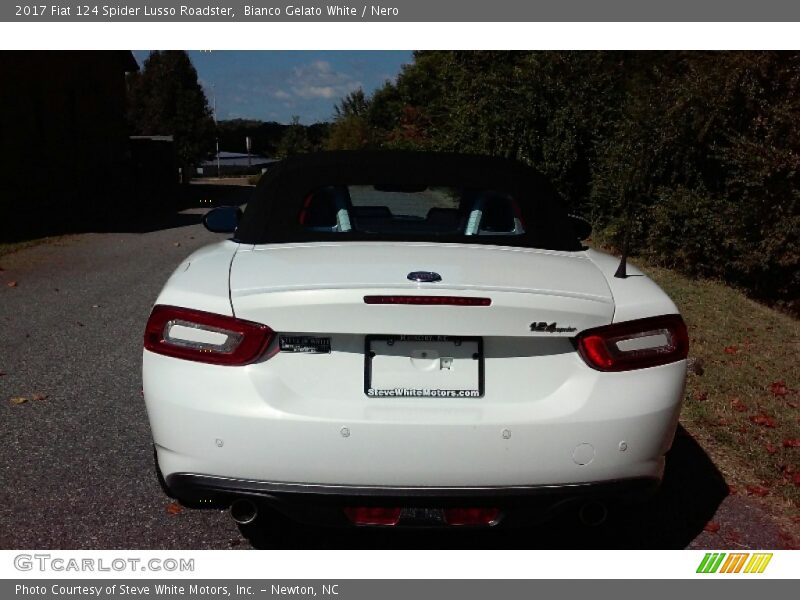 Bianco Gelato White / Nero 2017 Fiat 124 Spider Lusso Roadster