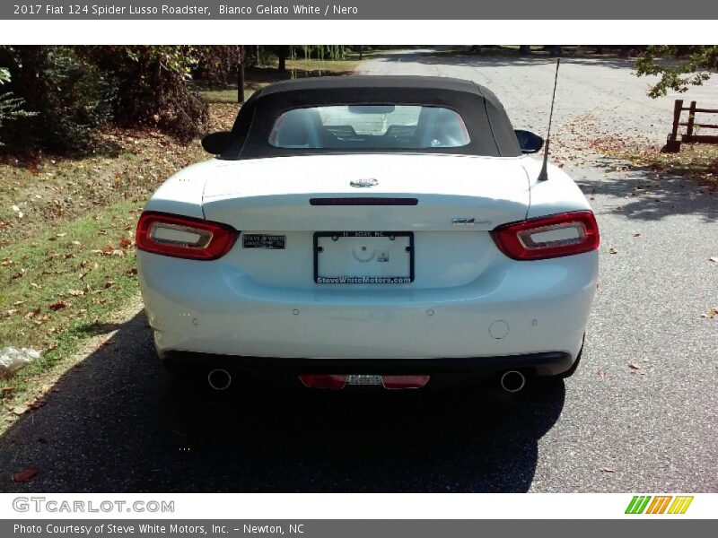 Bianco Gelato White / Nero 2017 Fiat 124 Spider Lusso Roadster