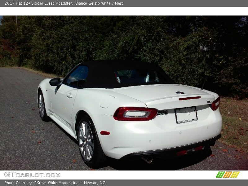 Bianco Gelato White / Nero 2017 Fiat 124 Spider Lusso Roadster