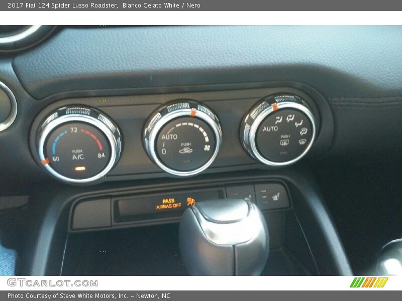 Controls of 2017 124 Spider Lusso Roadster