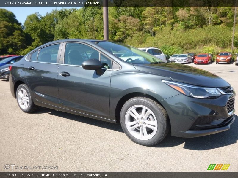 Front 3/4 View of 2017 Cruze LT