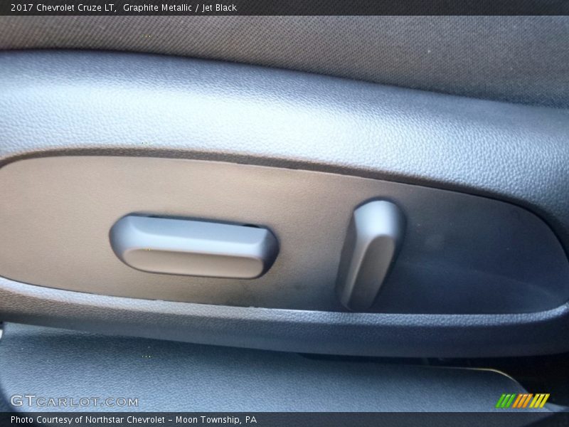 Graphite Metallic / Jet Black 2017 Chevrolet Cruze LT
