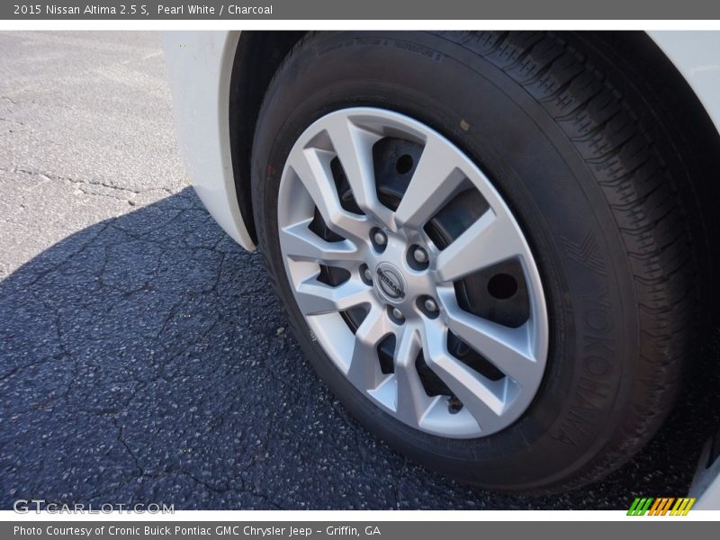 Pearl White / Charcoal 2015 Nissan Altima 2.5 S