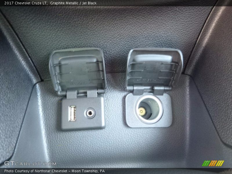 Graphite Metallic / Jet Black 2017 Chevrolet Cruze LT