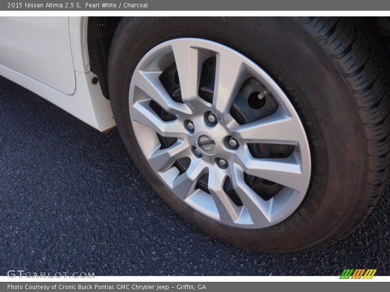 Pearl White / Charcoal 2015 Nissan Altima 2.5 S