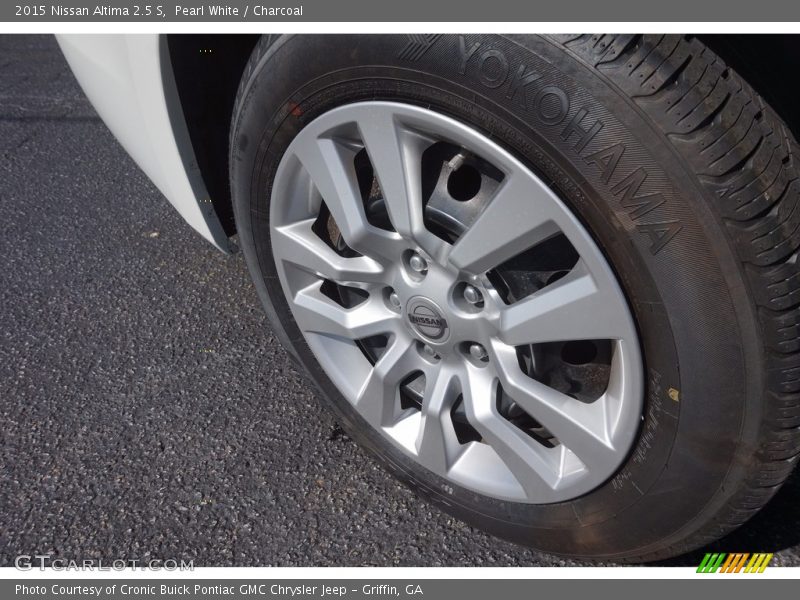Pearl White / Charcoal 2015 Nissan Altima 2.5 S