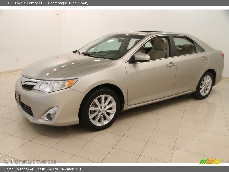 Champagne Mica / Ivory 2013 Toyota Camry XLE