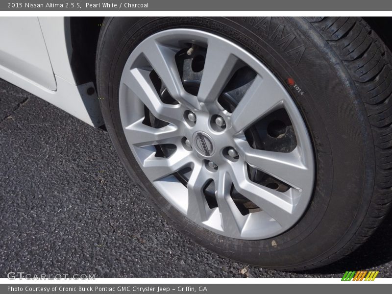 Pearl White / Charcoal 2015 Nissan Altima 2.5 S