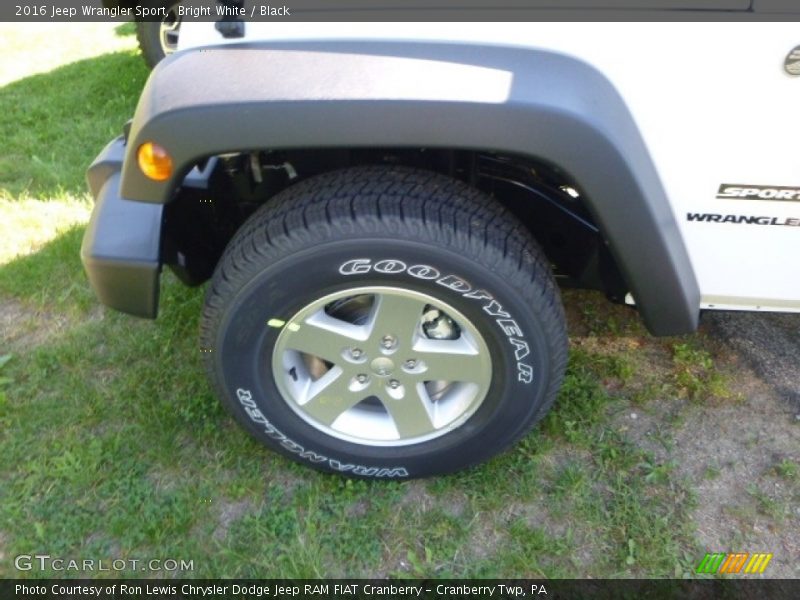 Bright White / Black 2016 Jeep Wrangler Sport