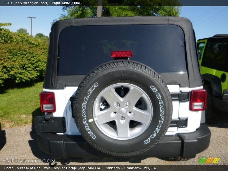 Bright White / Black 2016 Jeep Wrangler Sport