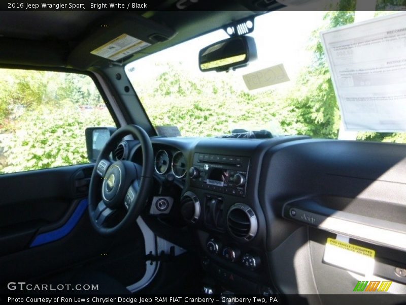 Bright White / Black 2016 Jeep Wrangler Sport