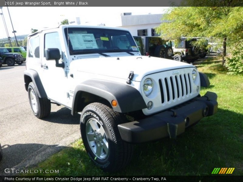 Bright White / Black 2016 Jeep Wrangler Sport