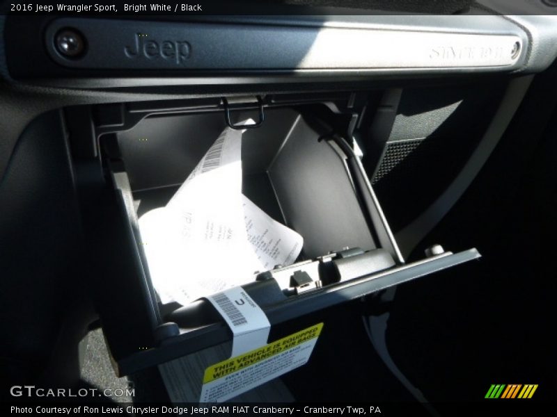 Bright White / Black 2016 Jeep Wrangler Sport