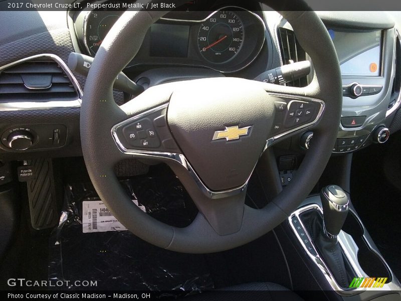 Pepperdust Metallic / Jet Black 2017 Chevrolet Cruze LT