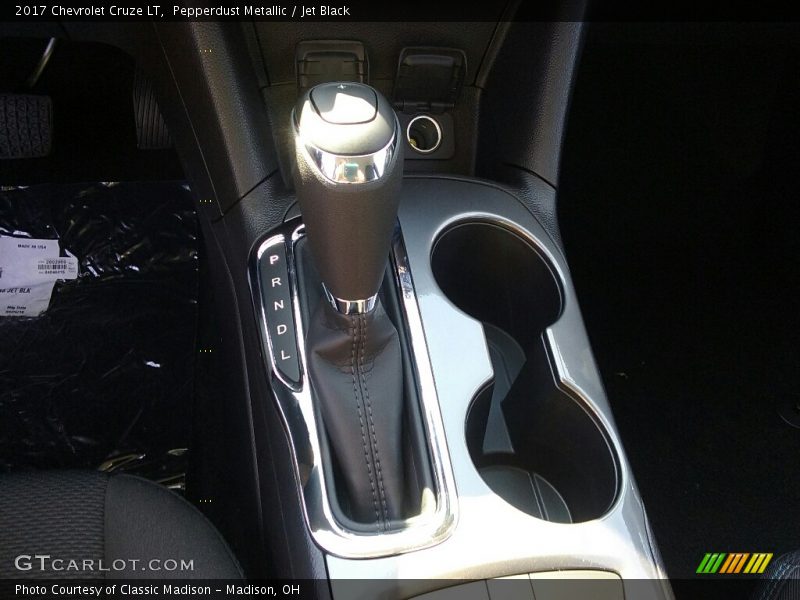 Pepperdust Metallic / Jet Black 2017 Chevrolet Cruze LT