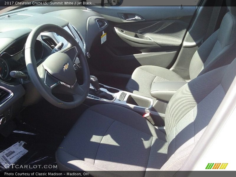 Summit White / Jet Black 2017 Chevrolet Cruze LS