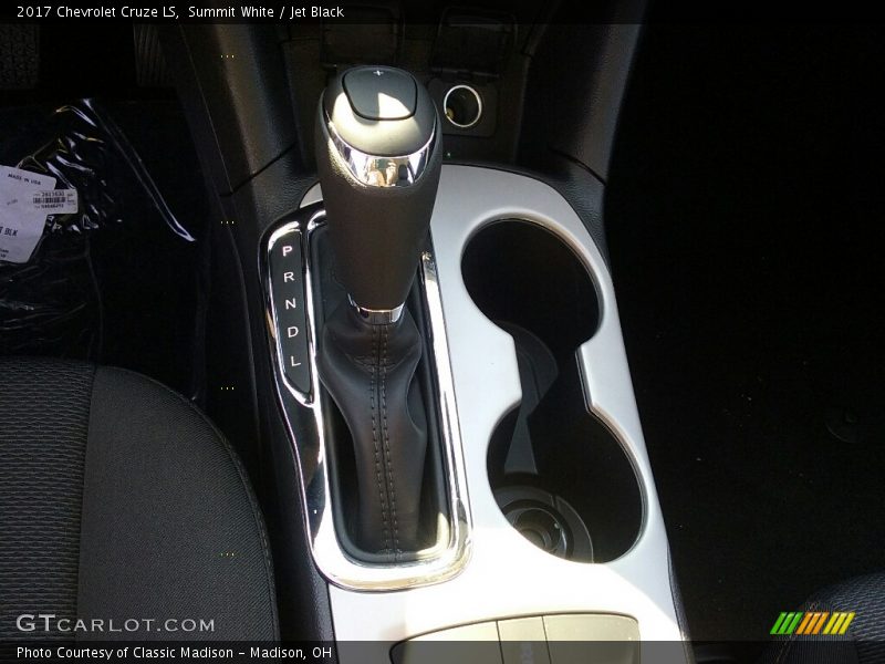 Summit White / Jet Black 2017 Chevrolet Cruze LS