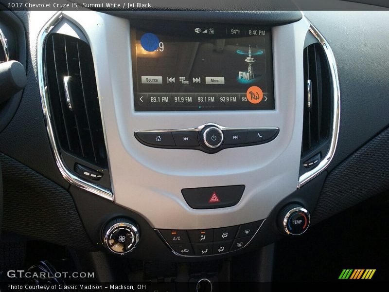 Summit White / Jet Black 2017 Chevrolet Cruze LS