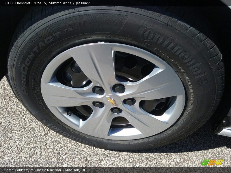 Summit White / Jet Black 2017 Chevrolet Cruze LS