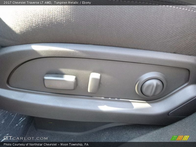 Tungsten Metallic / Ebony 2017 Chevrolet Traverse LT AWD